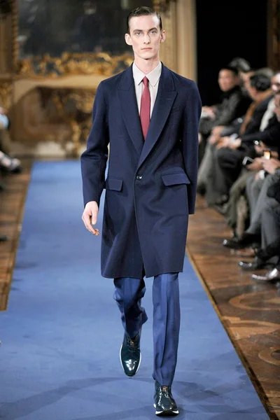 Look 18